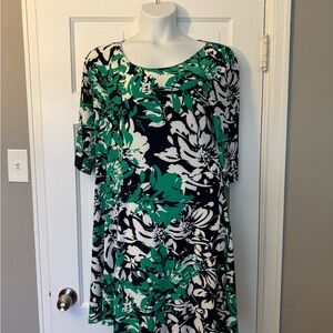 Roz and Ally Floral Green and Black shift Dress